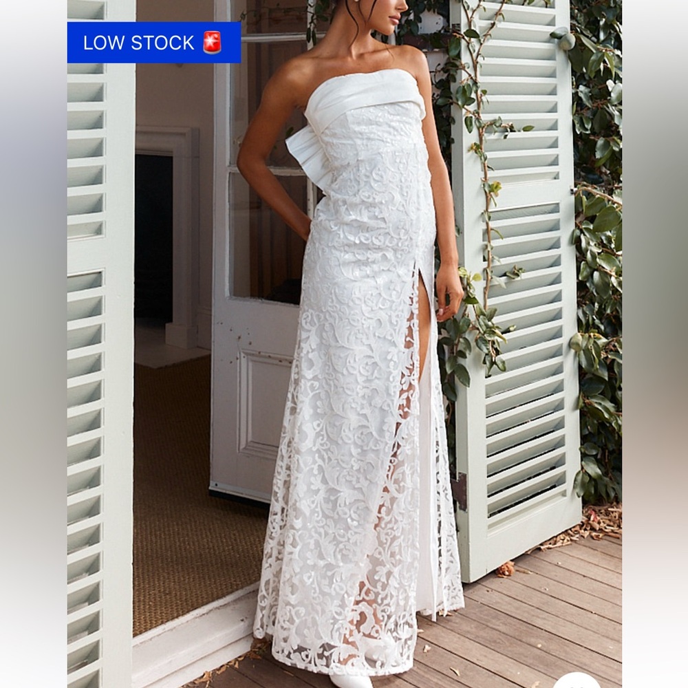 Selfie Leslie White Strapless Lace Wedding Dress with Side Slit